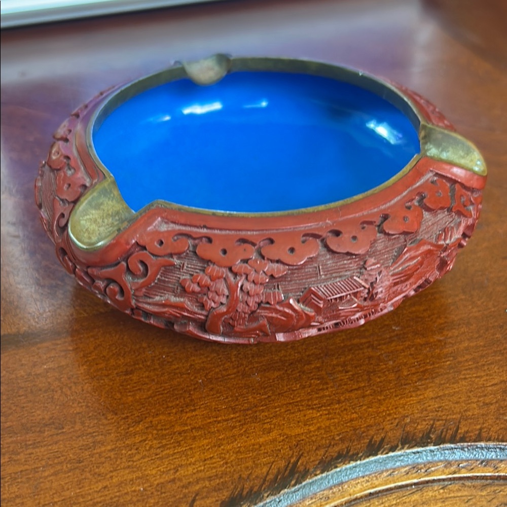 VINTAGE/ANTIQUE CARVED CINNABAR/ENAMEL ASHTRAY~1940s